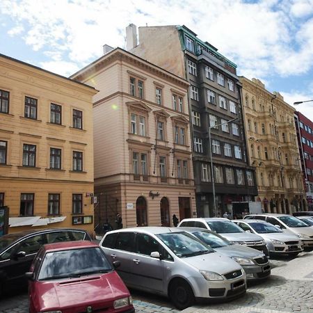 Family Duplex On Wenceslas Square Prague Exterior photo